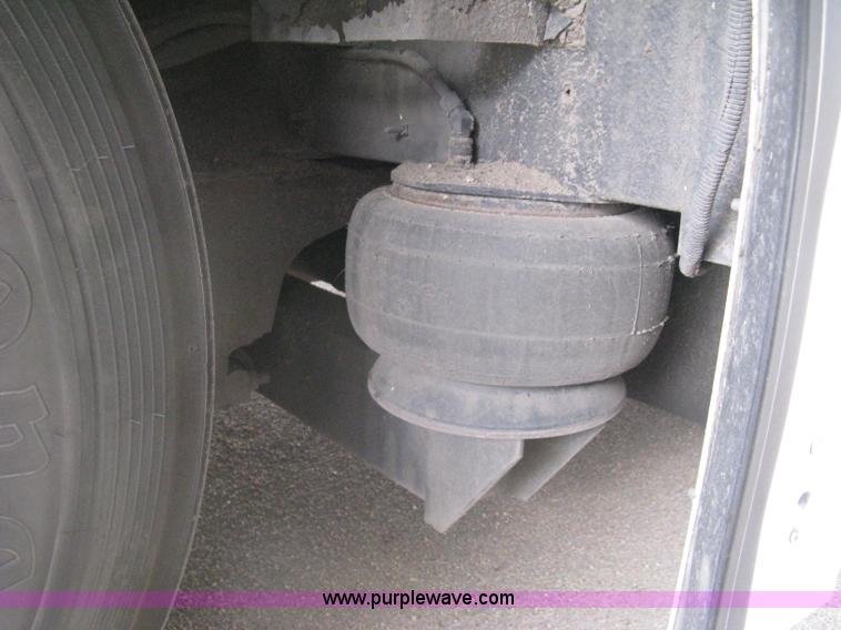 image for item H5465 2002 Gillig Low Floor G22B102N4 transit bus