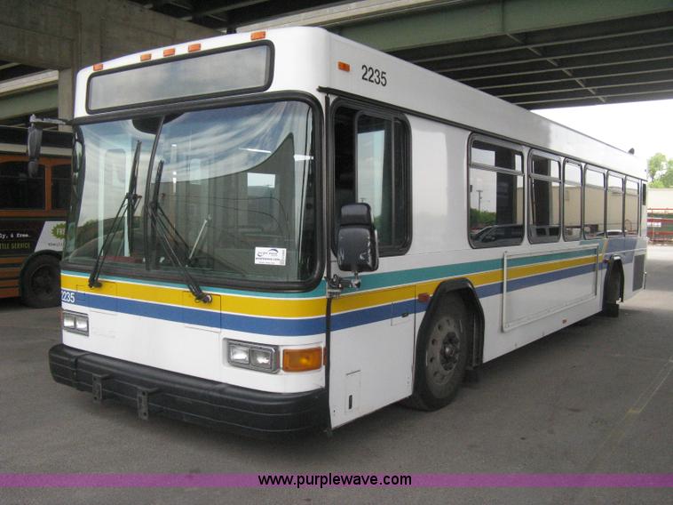 image for item H5466 2002 Gillig Low Floor G22B102N4 transit bus