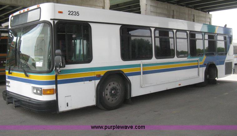 image for item H5466 2002 Gillig Low Floor G22B102N4 transit bus