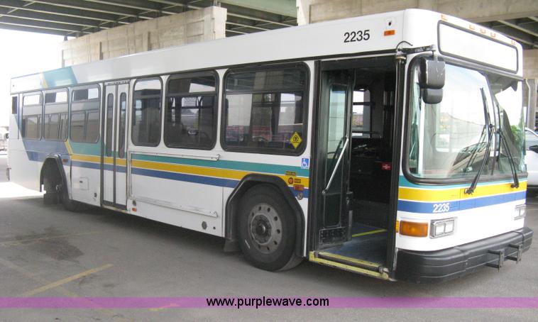 image for item H5466 2002 Gillig Low Floor G22B102N4 transit bus
