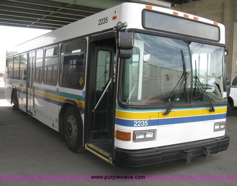 image for item H5466 2002 Gillig Low Floor G22B102N4 transit bus