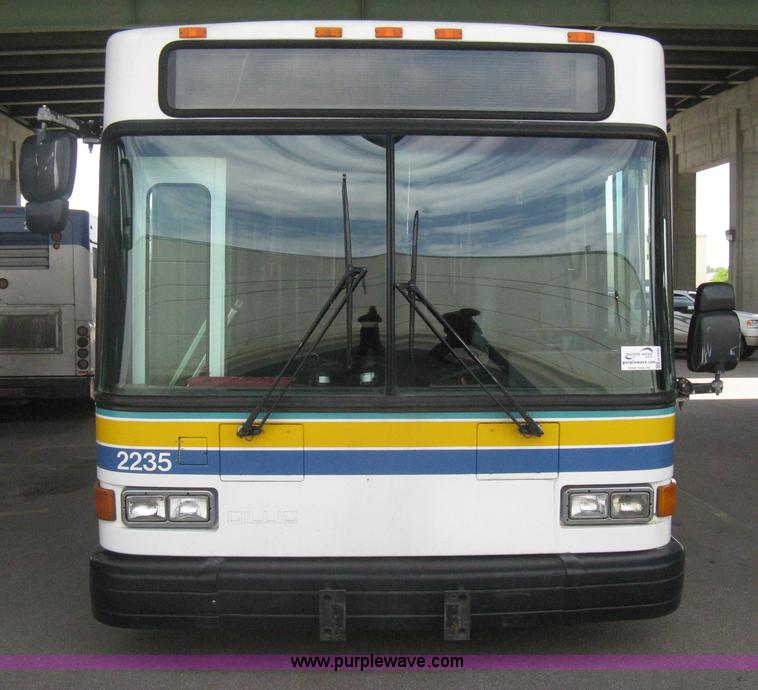 image for item H5466 2002 Gillig Low Floor G22B102N4 transit bus
