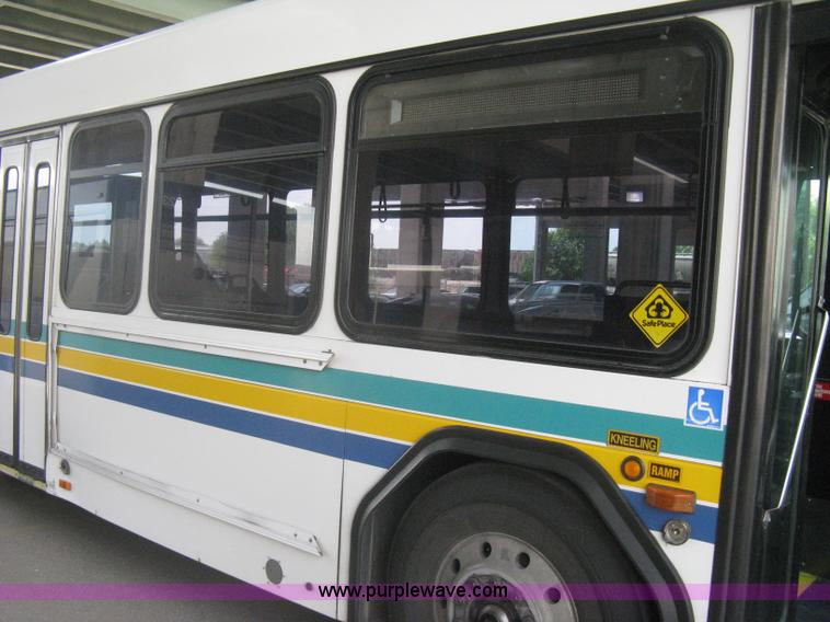 image for item H5466 2002 Gillig Low Floor G22B102N4 transit bus