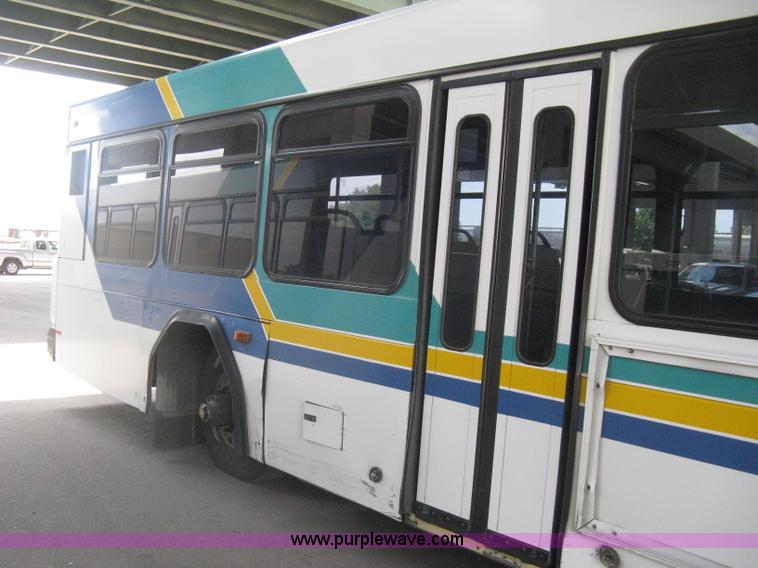 image for item H5466 2002 Gillig Low Floor G22B102N4 transit bus