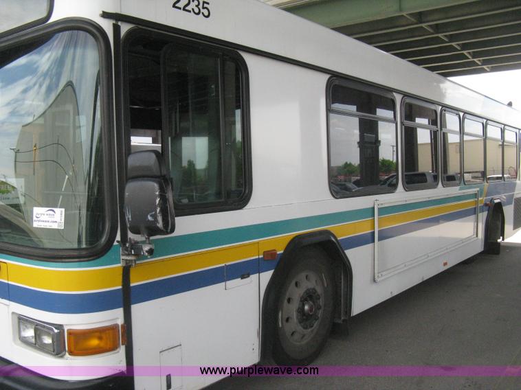 image for item H5466 2002 Gillig Low Floor G22B102N4 transit bus