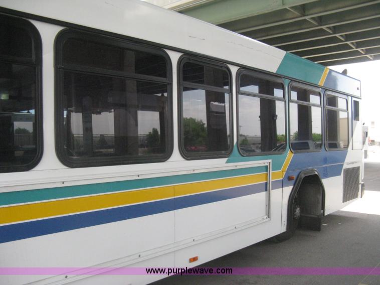 image for item H5466 2002 Gillig Low Floor G22B102N4 transit bus