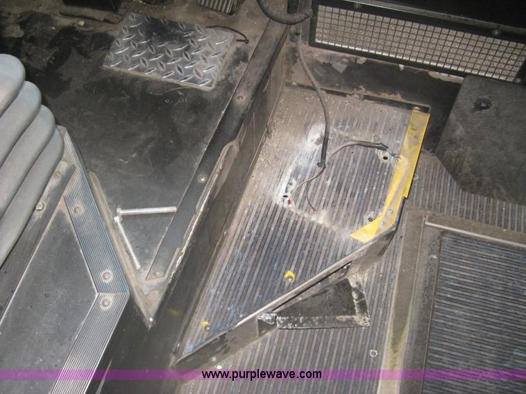 image for item H5466 2002 Gillig Low Floor G22B102N4 transit bus