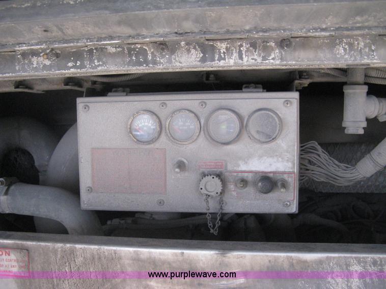 image for item H5466 2002 Gillig Low Floor G22B102N4 transit bus