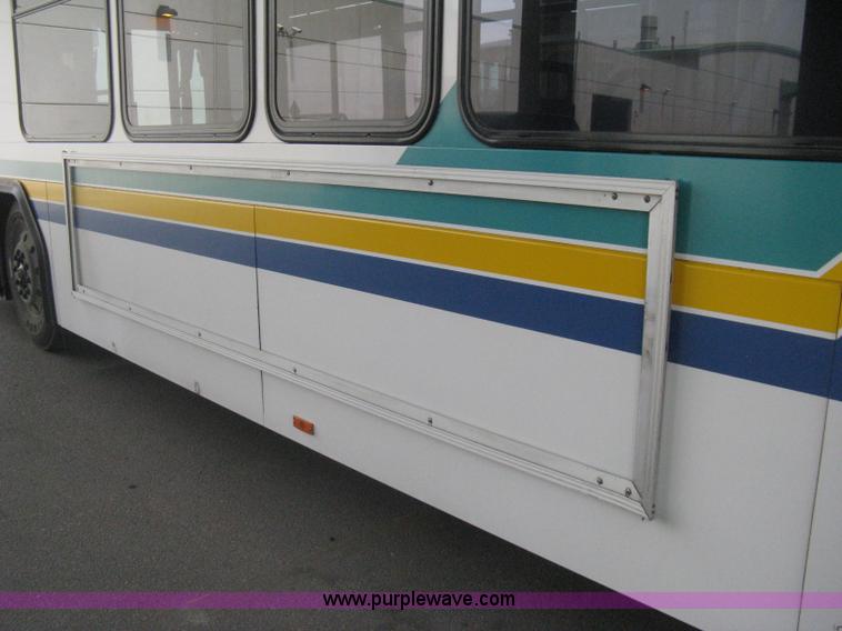 image for item H5466 2002 Gillig Low Floor G22B102N4 transit bus