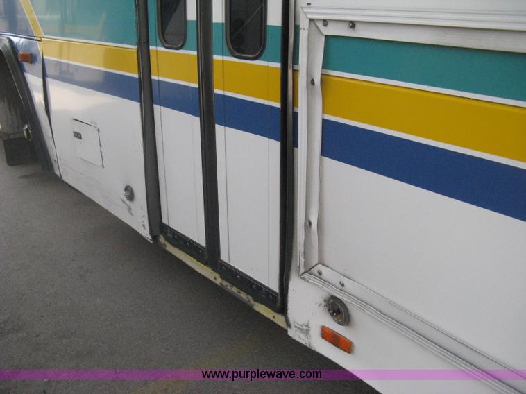 image for item H5466 2002 Gillig Low Floor G22B102N4 transit bus