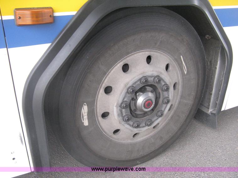 image for item H5466 2002 Gillig Low Floor G22B102N4 transit bus