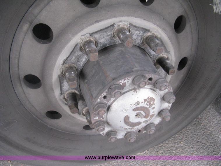 image for item H5466 2002 Gillig Low Floor G22B102N4 transit bus