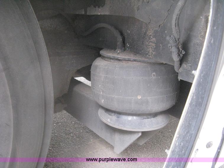 image for item H5466 2002 Gillig Low Floor G22B102N4 transit bus