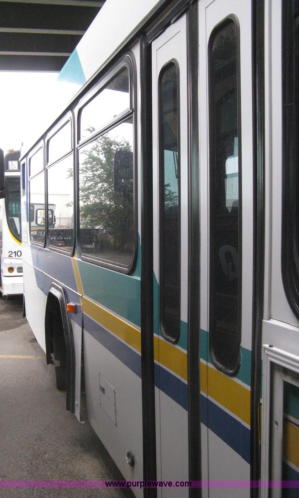 image for item H5468 2002 Gillig Low Floor 35' transit bus