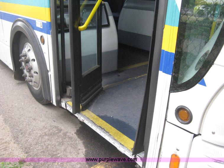 image for item H5469 2001 Chance Coach Opus LFB-29 29' transit bus