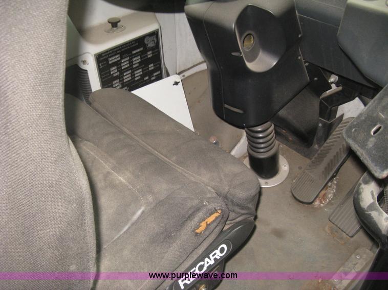 image for item H5471 2001 Chance Coach Opus 29' transit bus