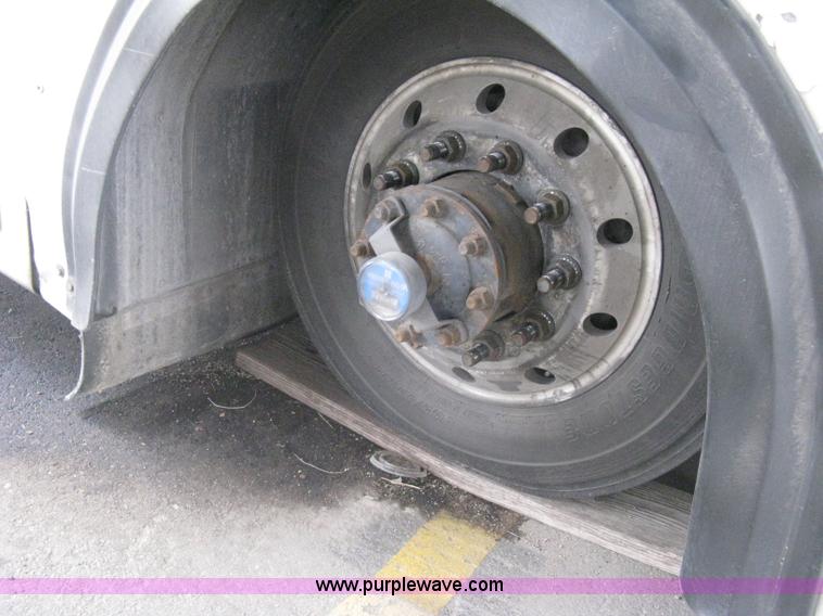 image for item H5471 2001 Chance Coach Opus 29' transit bus