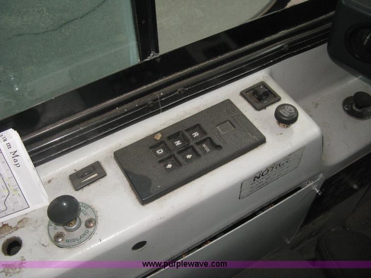 image for item H5472 2001 Chance Coach Opus 29' transit bus