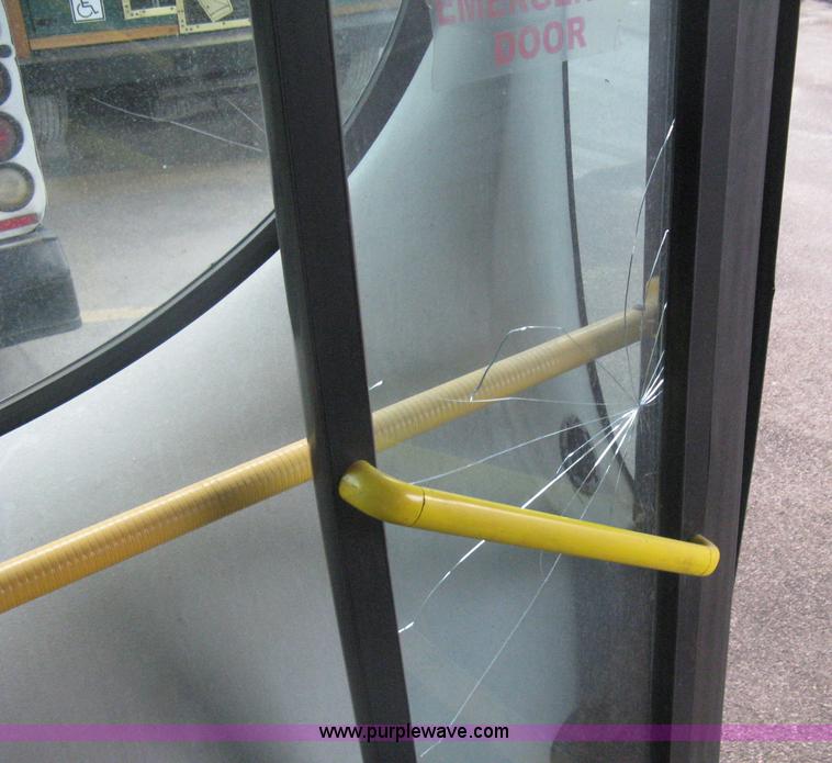 image for item H5472 2001 Chance Coach Opus 29' transit bus