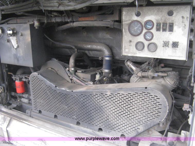 image for item H5472 2001 Chance Coach Opus 29' transit bus