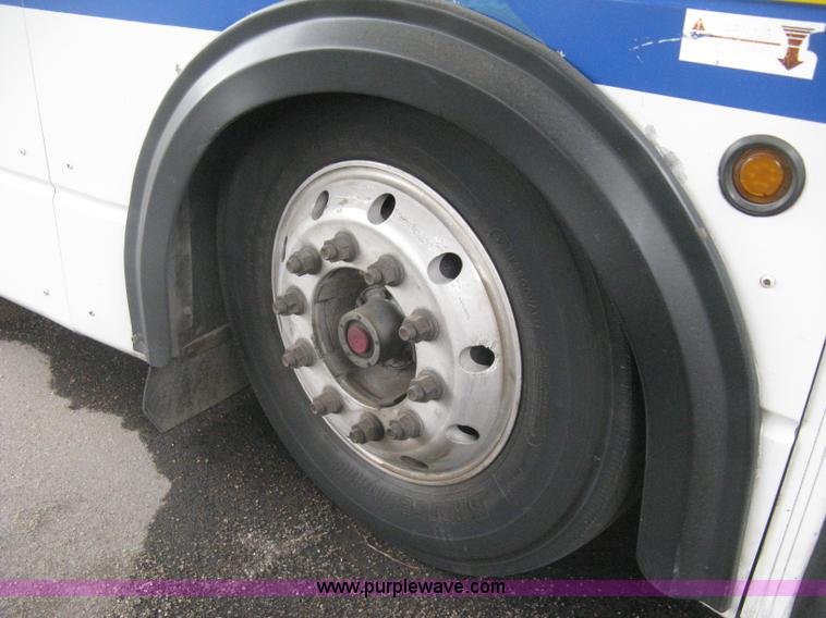 image for item H5472 2001 Chance Coach Opus 29' transit bus