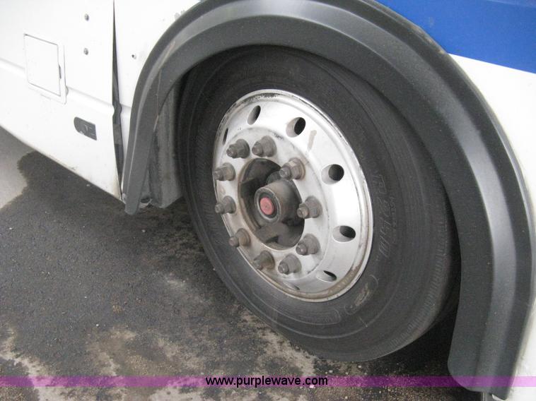 image for item H5472 2001 Chance Coach Opus 29' transit bus