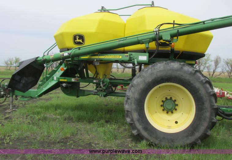 image for item A8691 2003 John Deere 1820 flex air hoe drill with 1910 air cart