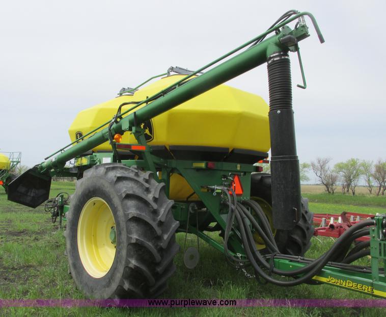 image for item A8691 2003 John Deere 1820 flex air hoe drill with 1910 air cart