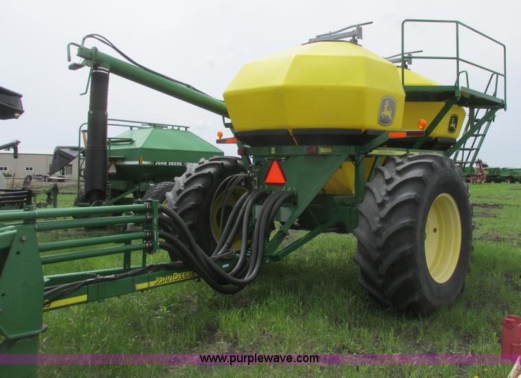 image for item A8691 2003 John Deere 1820 flex air hoe drill with 1910 air cart