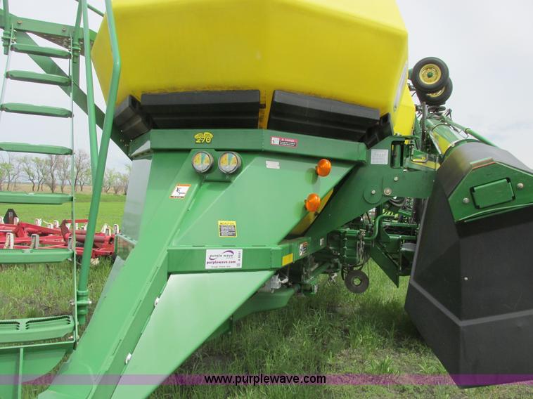 image for item A8691 2003 John Deere 1820 flex air hoe drill with 1910 air cart