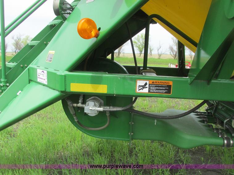 image for item A8691 2003 John Deere 1820 flex air hoe drill with 1910 air cart