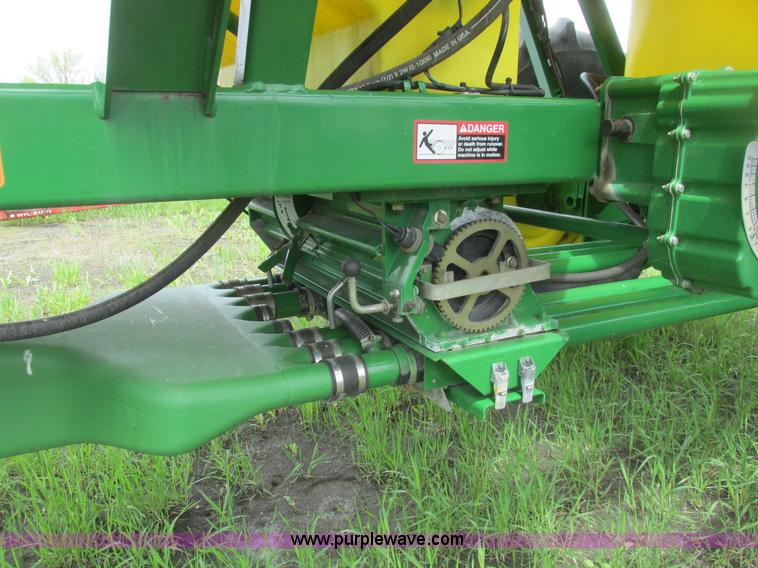 image for item A8691 2003 John Deere 1820 flex air hoe drill with 1910 air cart