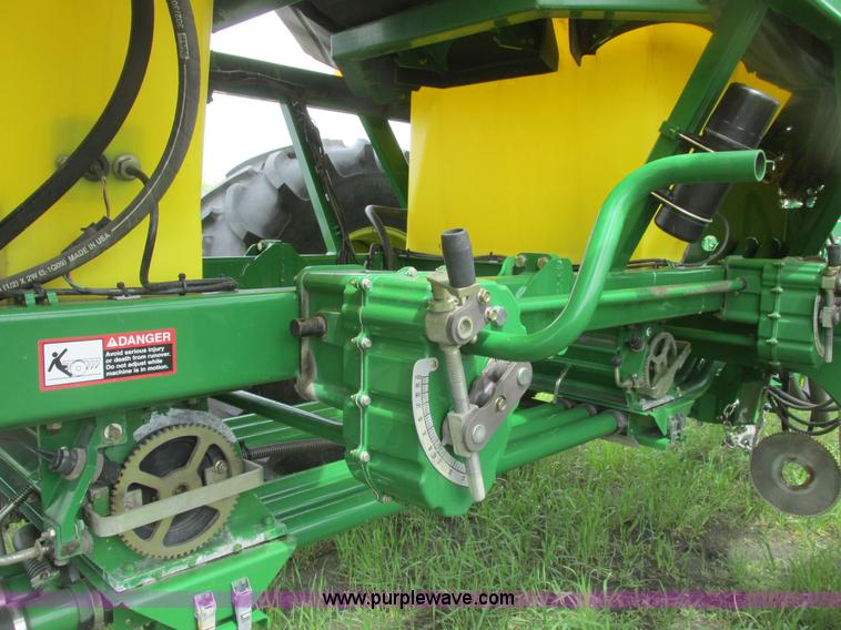image for item A8691 2003 John Deere 1820 flex air hoe drill with 1910 air cart