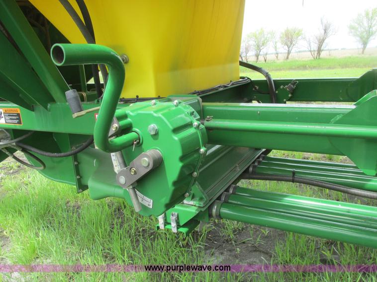image for item A8691 2003 John Deere 1820 flex air hoe drill with 1910 air cart