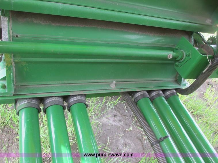 image for item A8691 2003 John Deere 1820 flex air hoe drill with 1910 air cart