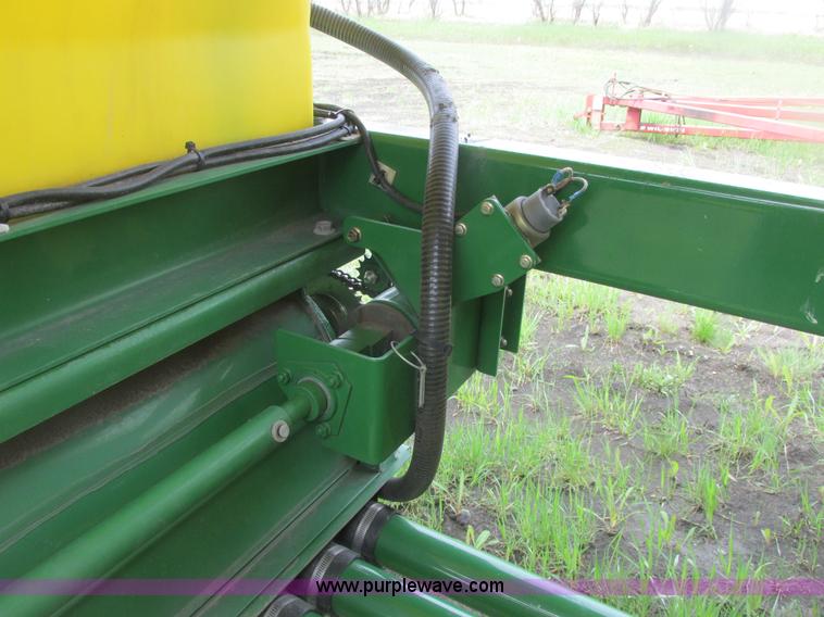 image for item A8691 2003 John Deere 1820 flex air hoe drill with 1910 air cart
