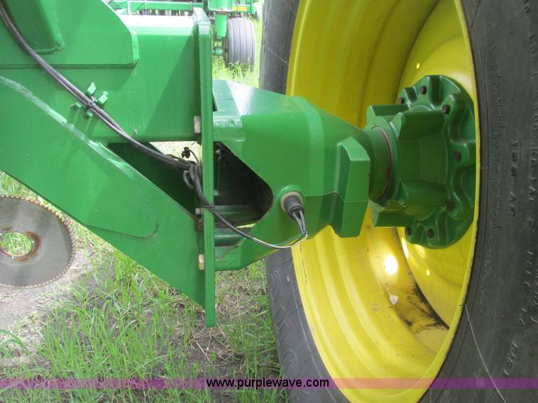 image for item A8691 2003 John Deere 1820 flex air hoe drill with 1910 air cart
