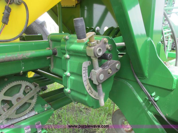 image for item A8691 2003 John Deere 1820 flex air hoe drill with 1910 air cart