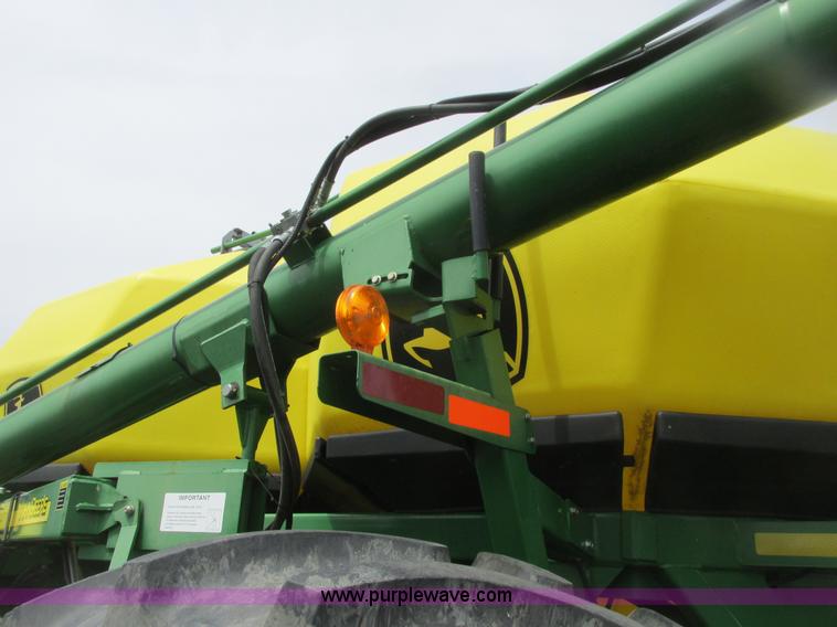 image for item A8691 2003 John Deere 1820 flex air hoe drill with 1910 air cart
