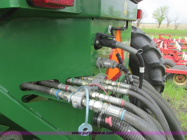 image for item A8691 2003 John Deere 1820 flex air hoe drill with 1910 air cart