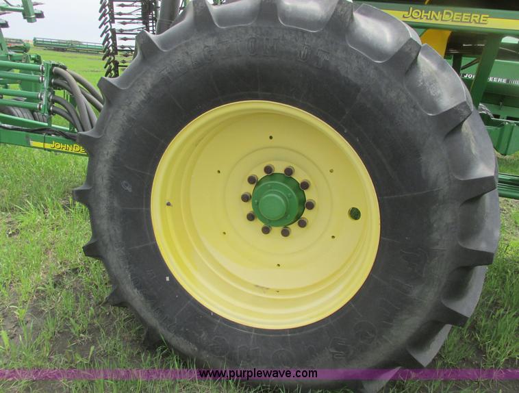 image for item A8691 2003 John Deere 1820 flex air hoe drill with 1910 air cart