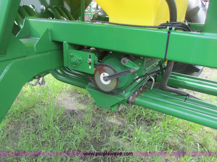 image for item A8691 2003 John Deere 1820 flex air hoe drill with 1910 air cart