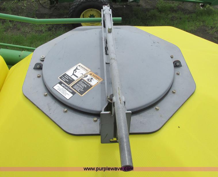 image for item A8691 2003 John Deere 1820 flex air hoe drill with 1910 air cart