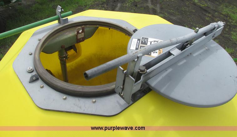 image for item A8691 2003 John Deere 1820 flex air hoe drill with 1910 air cart