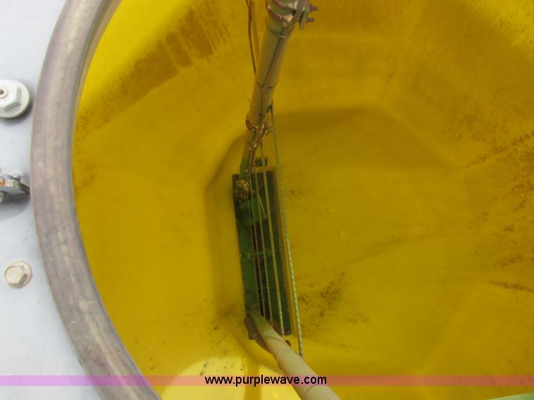 image for item A8691 2003 John Deere 1820 flex air hoe drill with 1910 air cart