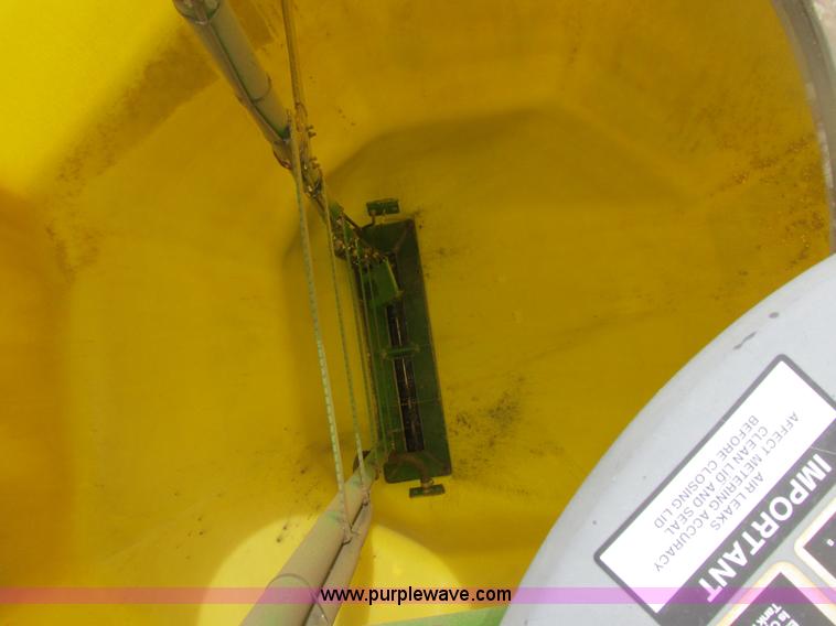 image for item A8691 2003 John Deere 1820 flex air hoe drill with 1910 air cart