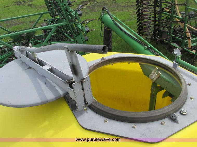 image for item A8691 2003 John Deere 1820 flex air hoe drill with 1910 air cart