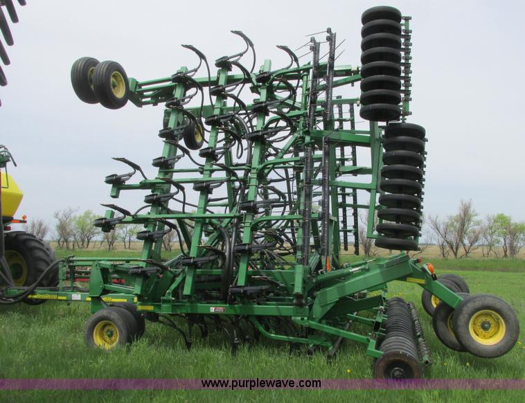 image for item A8691 2003 John Deere 1820 flex air hoe drill with 1910 air cart