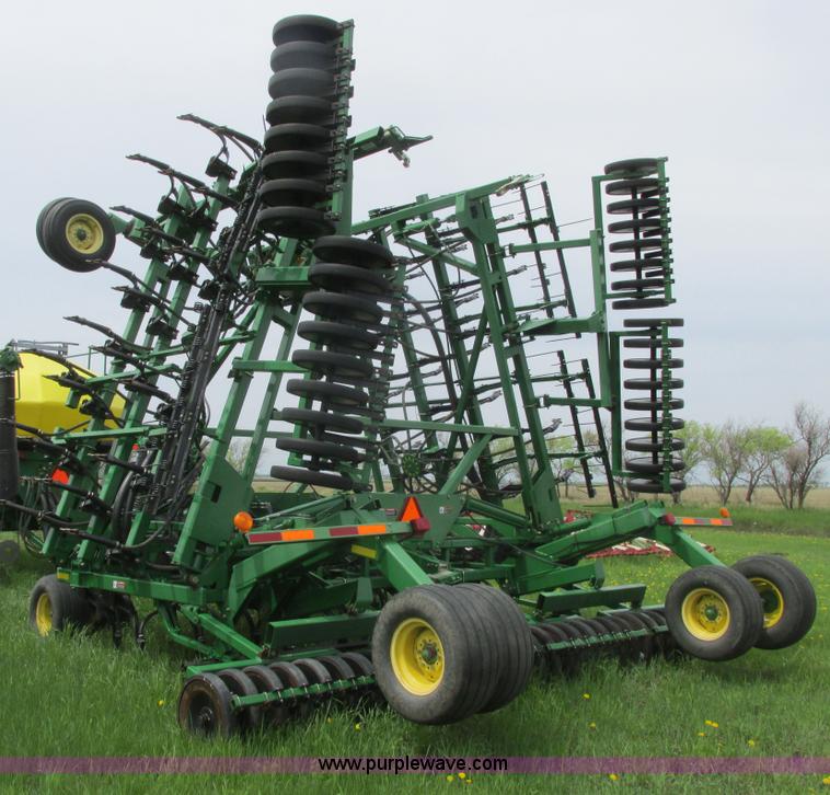 image for item A8691 2003 John Deere 1820 flex air hoe drill with 1910 air cart