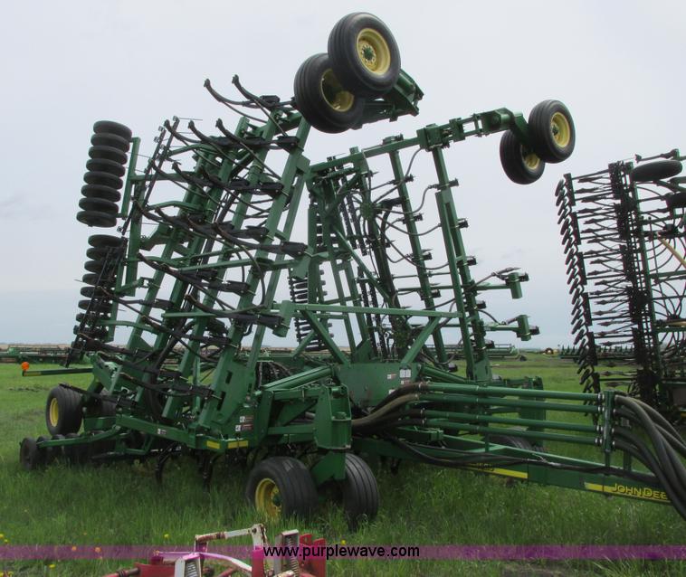 image for item A8691 2003 John Deere 1820 flex air hoe drill with 1910 air cart